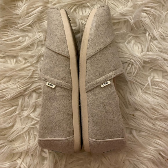 Tom’s slip on shoes with fur lining - Picture 7 of 7